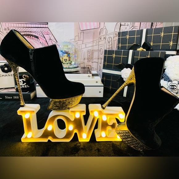 GUC❤️‍🔥Nicholas KirkwoodBlack and Gold platform Heels